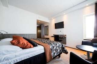 Отель Hotel Inari Инари Superior Twin Room with Sauna with Lake or Forest View-2